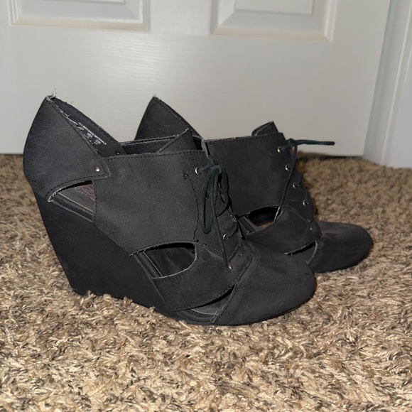 Women's Mia Amore - black lace up wedge booties - Picture 1 of 3